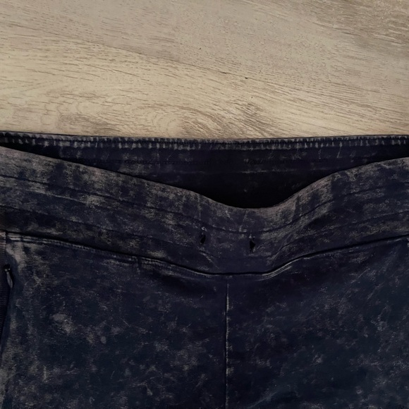 PINK Victoria's Secret blue mineral wash yoga pants, zipper pockets, size large - Picture 2 of 5